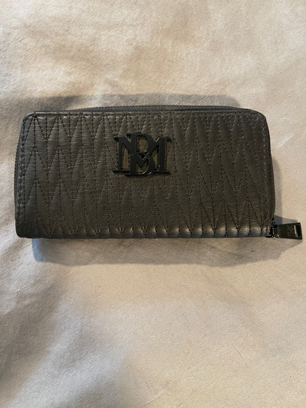 Badgley Mischka Black Leather Zip Wallet with Front Snap